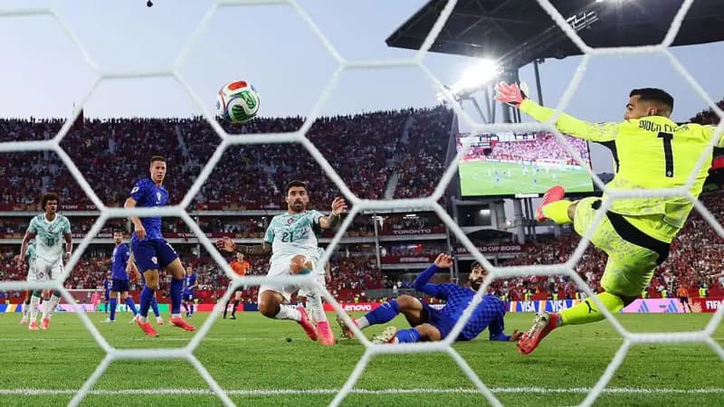 VAR ANULA EL EMPATE DE CROACIA Y PORTUGAL AVANZA EN UNA DECISIÓN QUE DESATA POLÉMICA