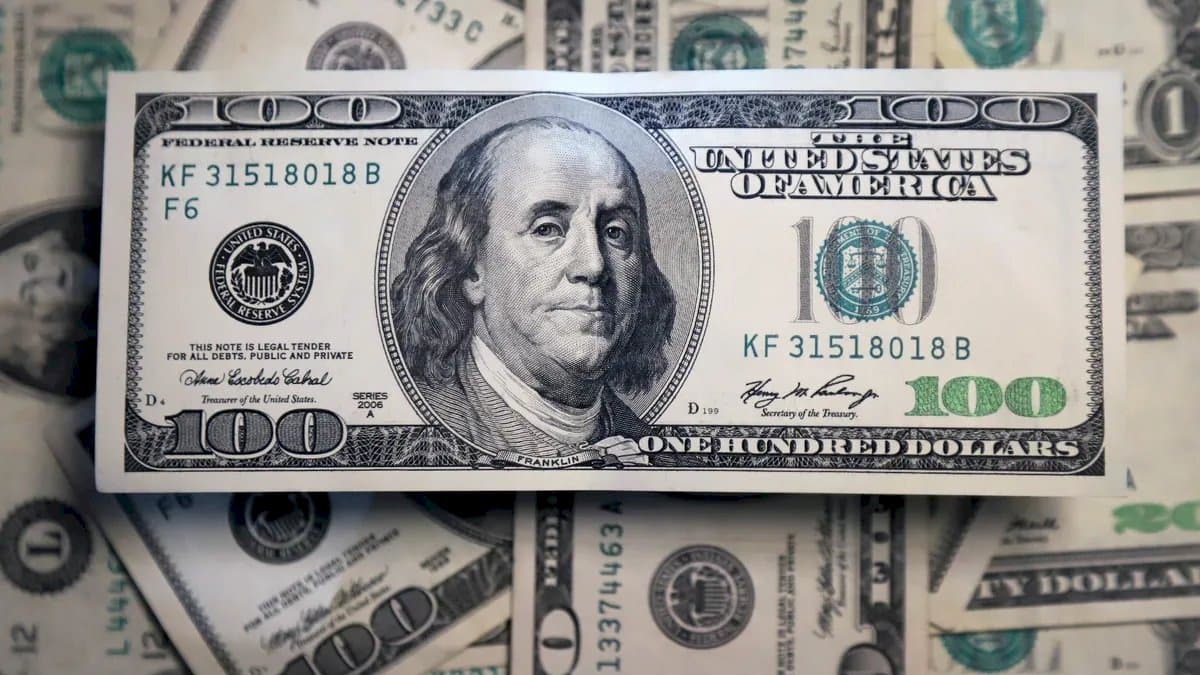 DÓLAR CAE EN PARAGUAY Y EL MERCADO PROYECTA UN CIERRE ESTABLE PARA 2026
