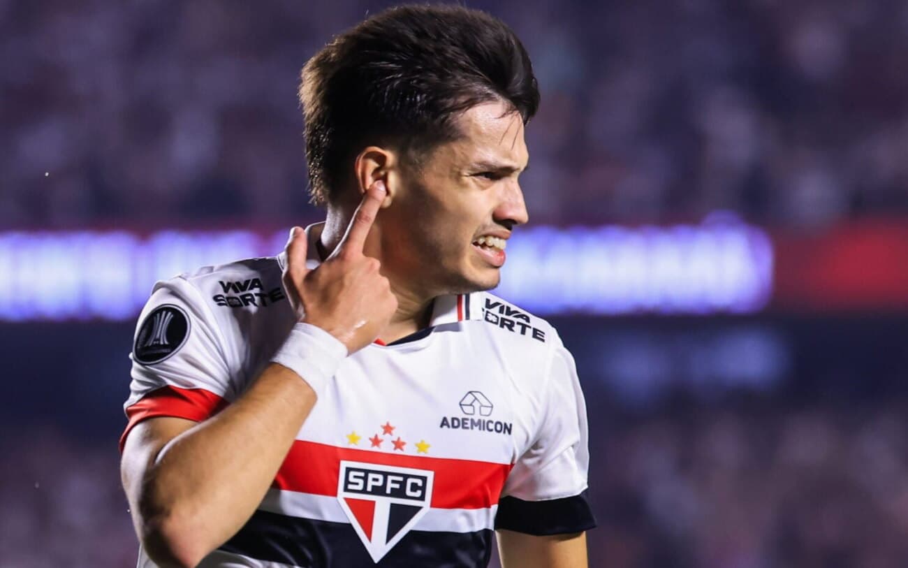 EINTRACHT FRANKFURT SE SUMA A LA PUJA POR DAMIÁN BOBADILLA