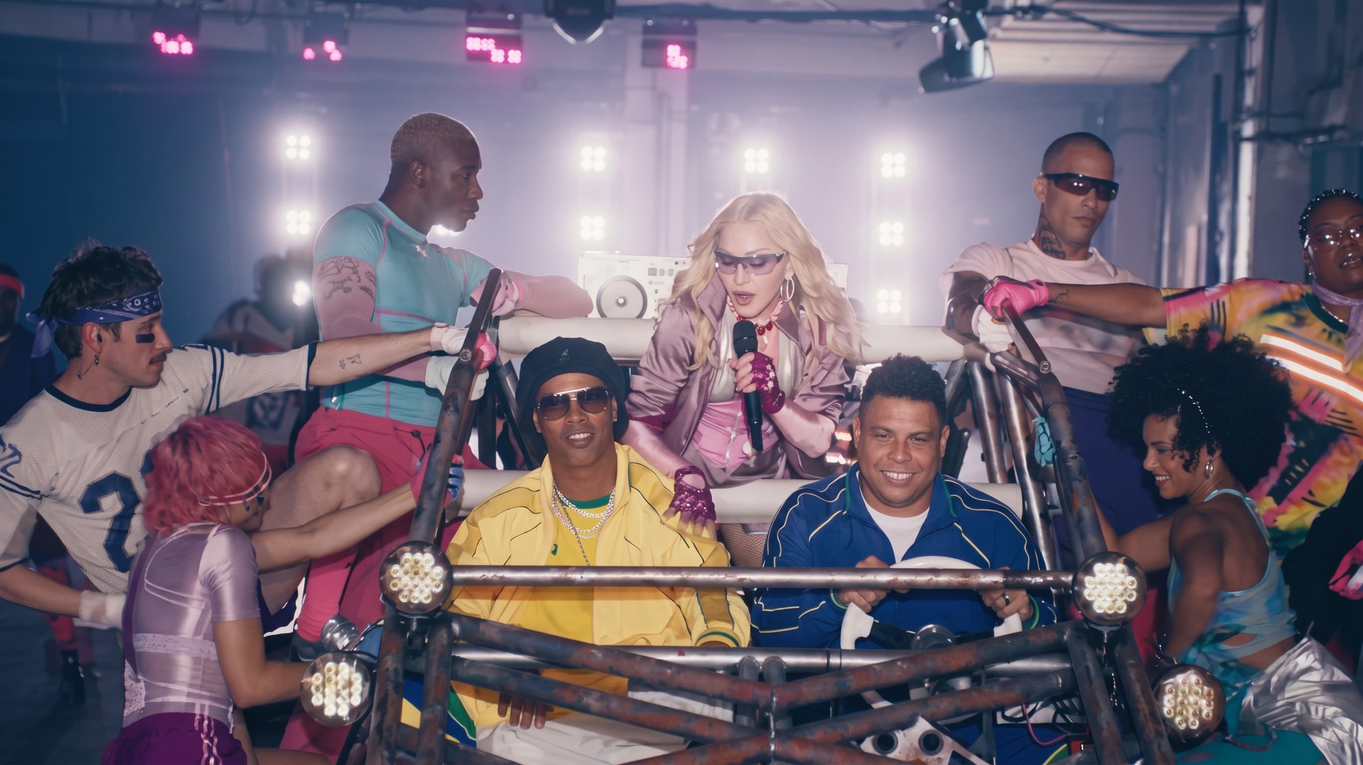 ¡MADONNA SE JUNTÓ CON RONALDO Y RONALDINHO... Y LOS PARAGUAYOS NO PERDONARON!