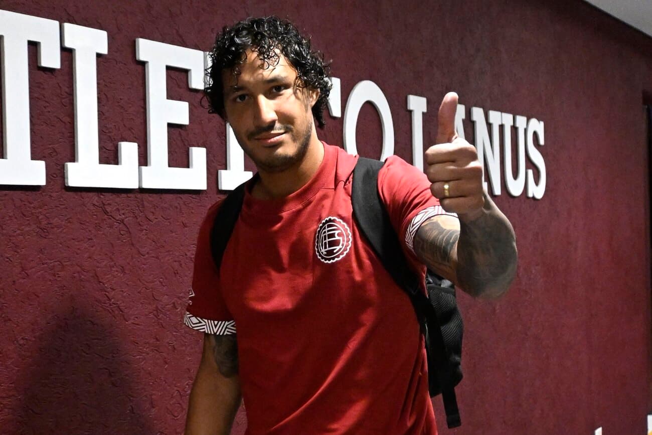 HINCHAS DE LANÚS ELOGIARON A JOSÉ CANALE TRAS SU DESTACADA ACTUACIÓN CON PARAGUAY
