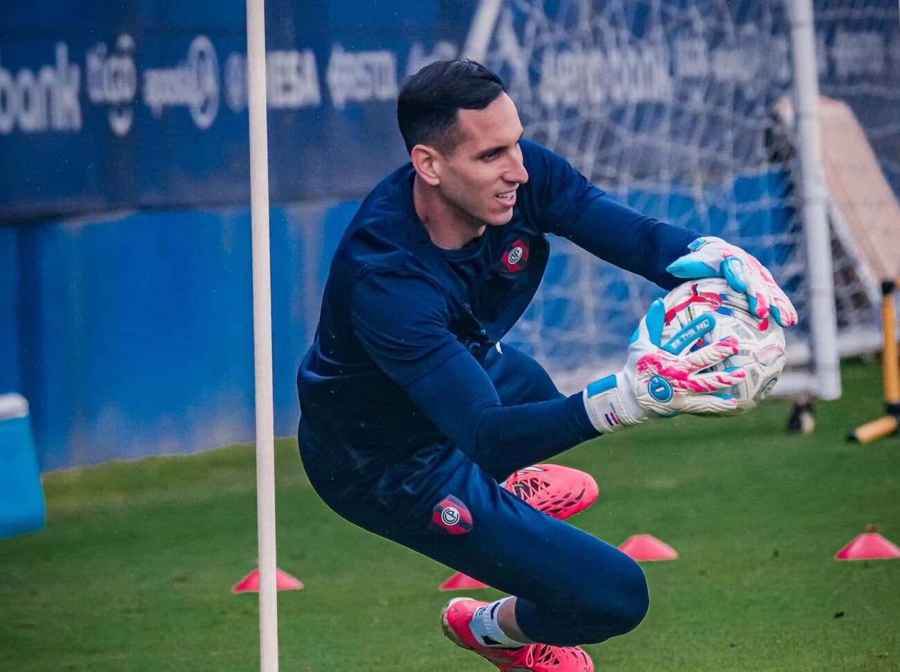 CERRO PORTEÑO: EL PROBABLE EQUIPO QUE PODRIA PLANTEAR ARIEL HOLAN CONTRA TRINIDENSE