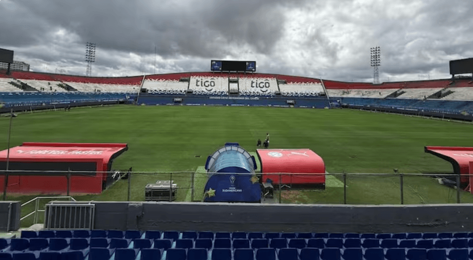 HINCHAS DENUNCIAN QUE NO SE RESPETAN LOS ASIENTOS NUMERADOS EN EL DEFENSORES DEL CHACO