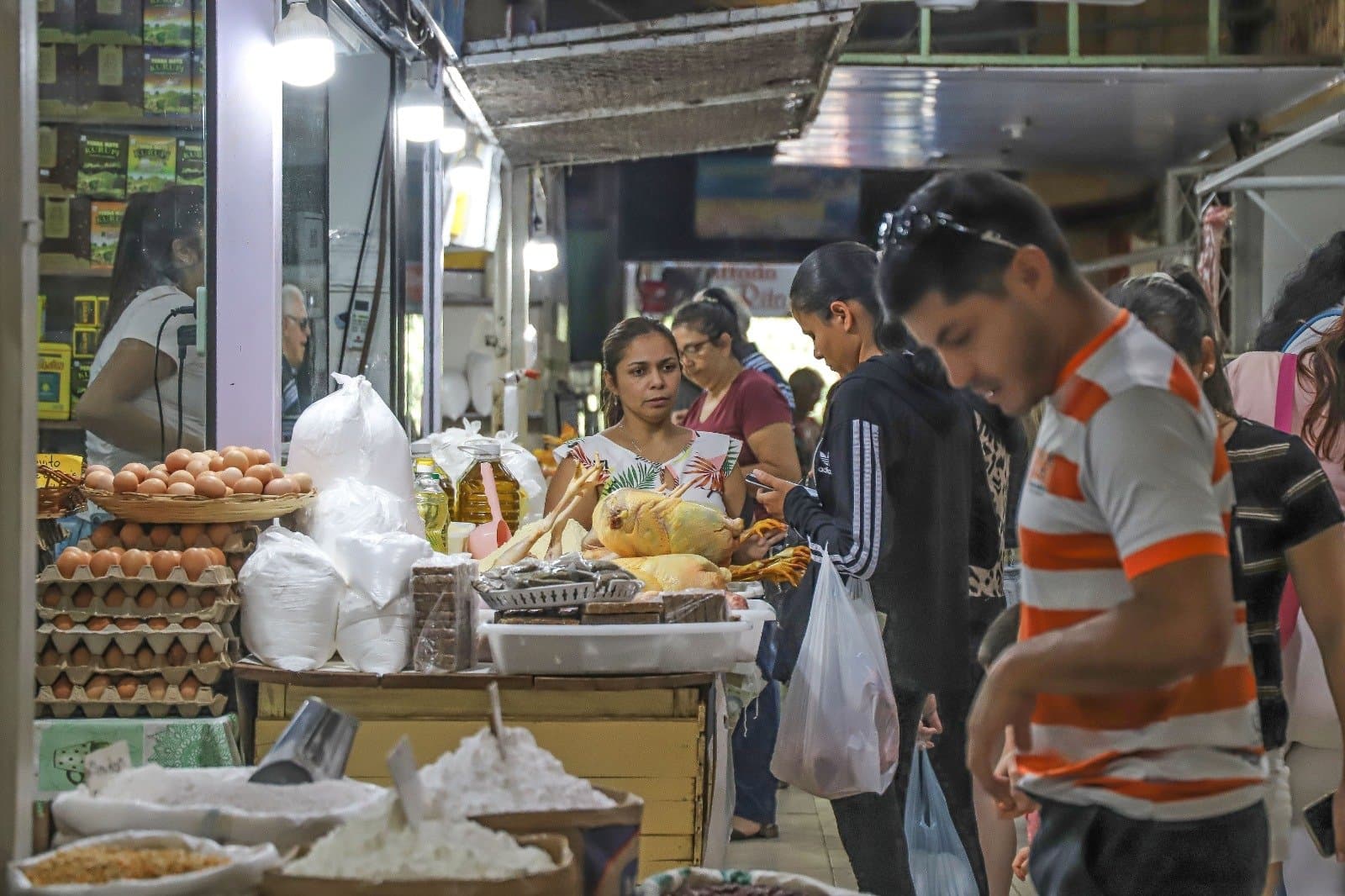 ECONOMÍA PARAGUAYA: BUENOS NÚMEROS MACRO, PERO HOGARES SIGUEN PRESIONADOS