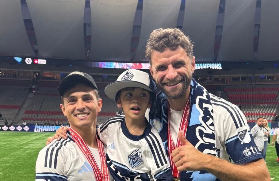 CUBAS Y ROBERT MORALES REPRESENTAN A PARAGUAY EN EL JUEGO DE LAS ESTRELLAS