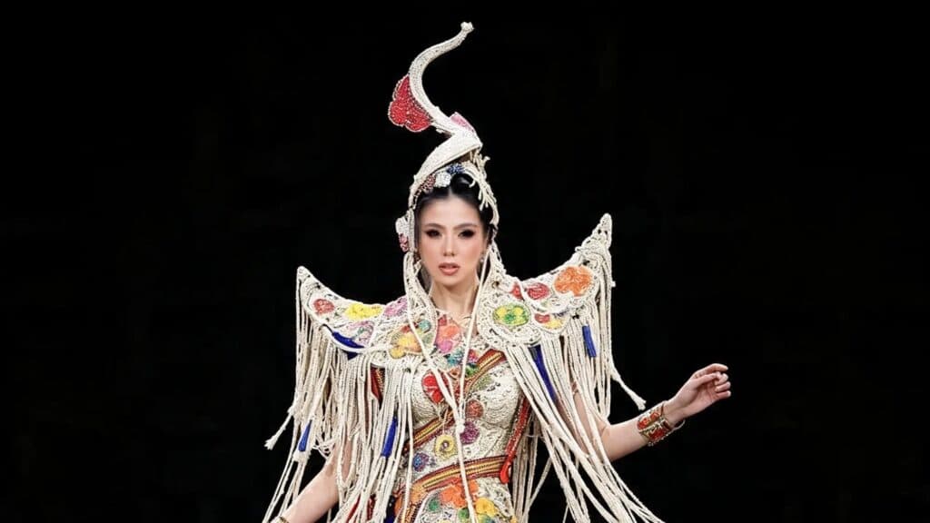 CECILIA ROMERO DESLUMBRÓ CON SU TRAJE DE “GUERRERA GUARANÍ”