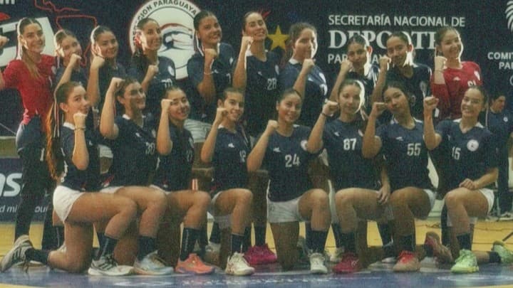 HIJAS DE EXALBIRROJOS TAMBIÉN LLEVAN LA CAMISETA DE PARAGUAY