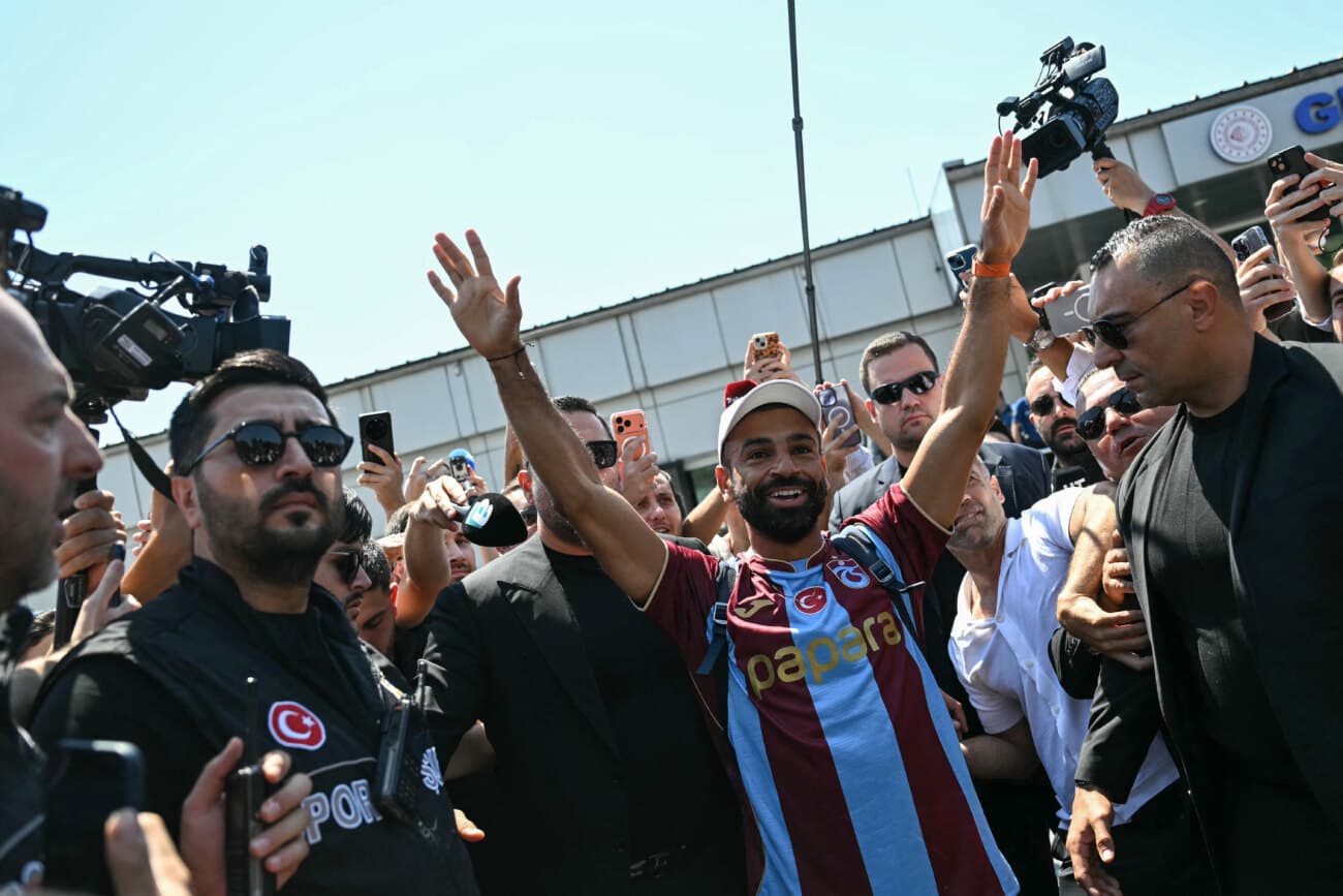 Mohamed Salah llega a Estambul para convertirse en nuevo jugador del Trabzonspor