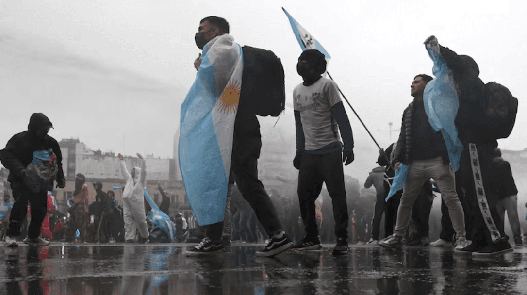 Universidades públicas de Argentina vuelven al paro contra el Gobierno de Milei