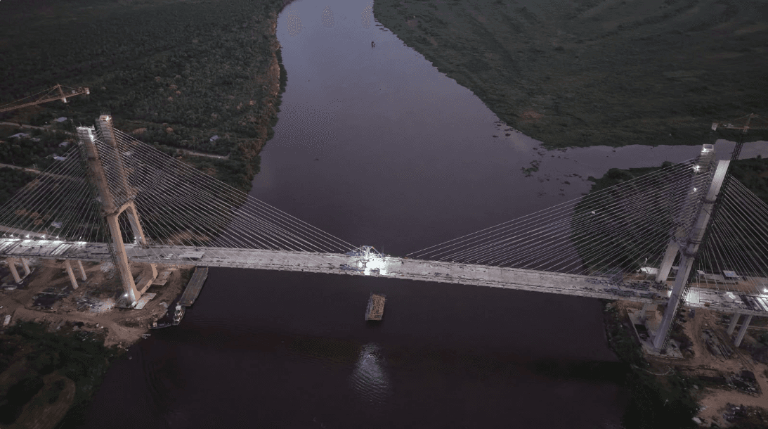 Puente de la Bioceánica avanza con el retiro de los carros de avance sobre el río