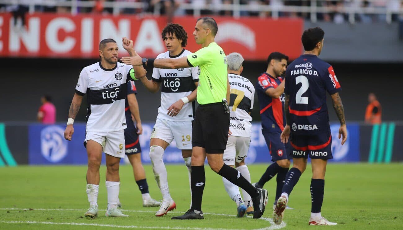 Juan Gabriel Benítez dirigirá su noveno Superclásico entre Cerro y Olimpia