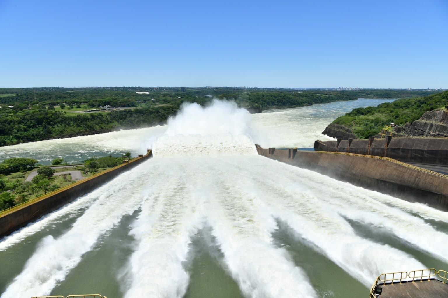 Itaipú: Paraguay busca acordar con Brasil una tarifa de energía por hasta cinco años