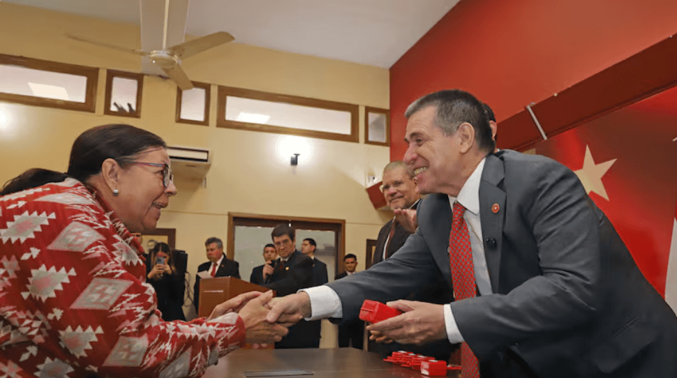Horacio Cartes impulsa jornada odontológica y entrega 120 prótesis dentales
