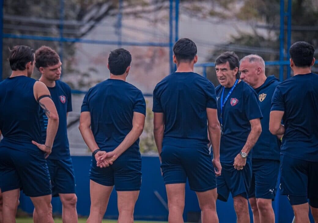 Cerro Porteño recupera a dos figuras y Gustavo Costas suma buenas noticias