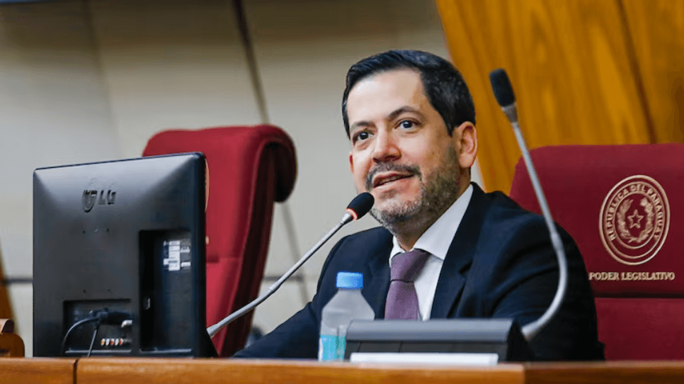 Latorre destaca acuerdo con médicos y pone al 4 de octubre como prioridad para la ANR