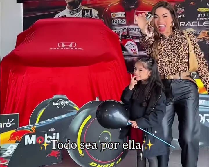 Chenny TV cumplió el sueño de su primer 0 km y lo festejó con su hija