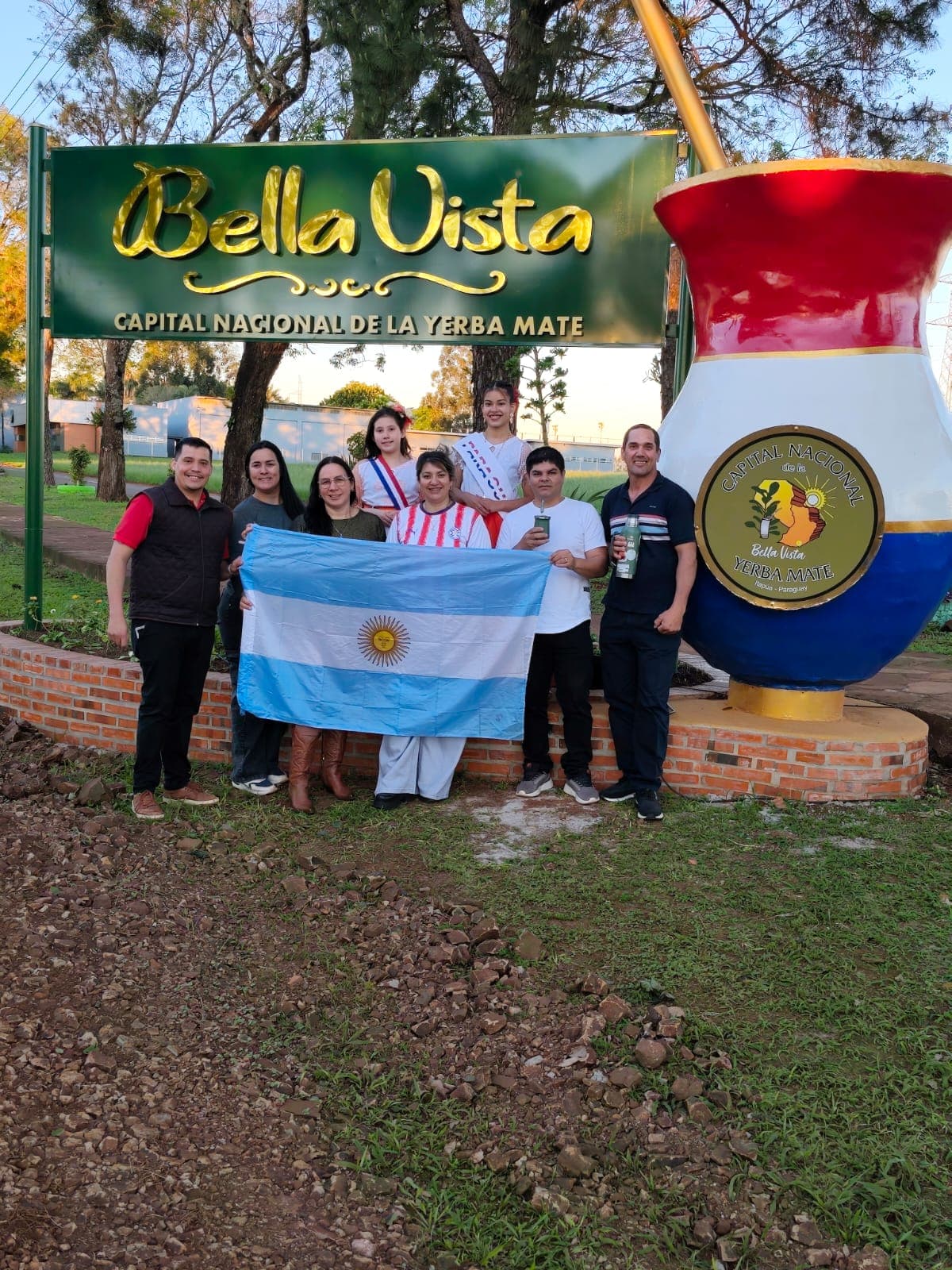 Colectividad Paraguaya de Jardín América cruzó la frontera y dijo presente en Hohenau