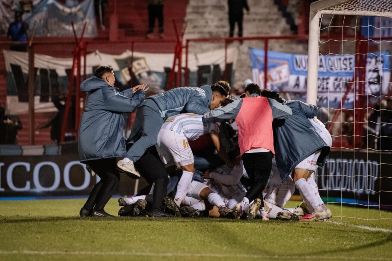 Atlético Tucumán da el golpe y deja una noche oscura para los paraguayos en la Copa Argentina