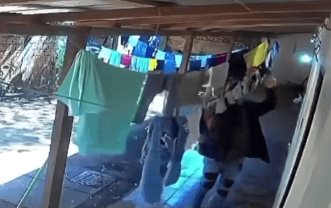 Hohenau: cámaras captan a un hombre que habría hurtado bombachas
